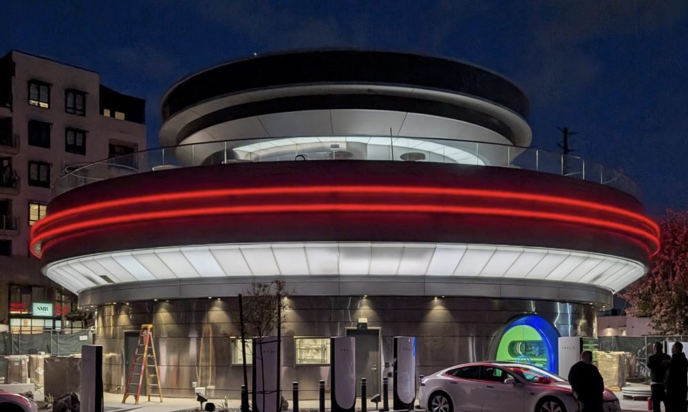 tesla diner supercharger in los angeles california at night