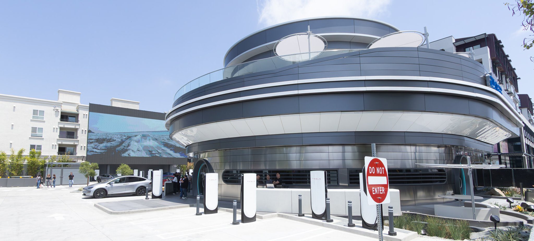 tesla diner in los angeles during daytime